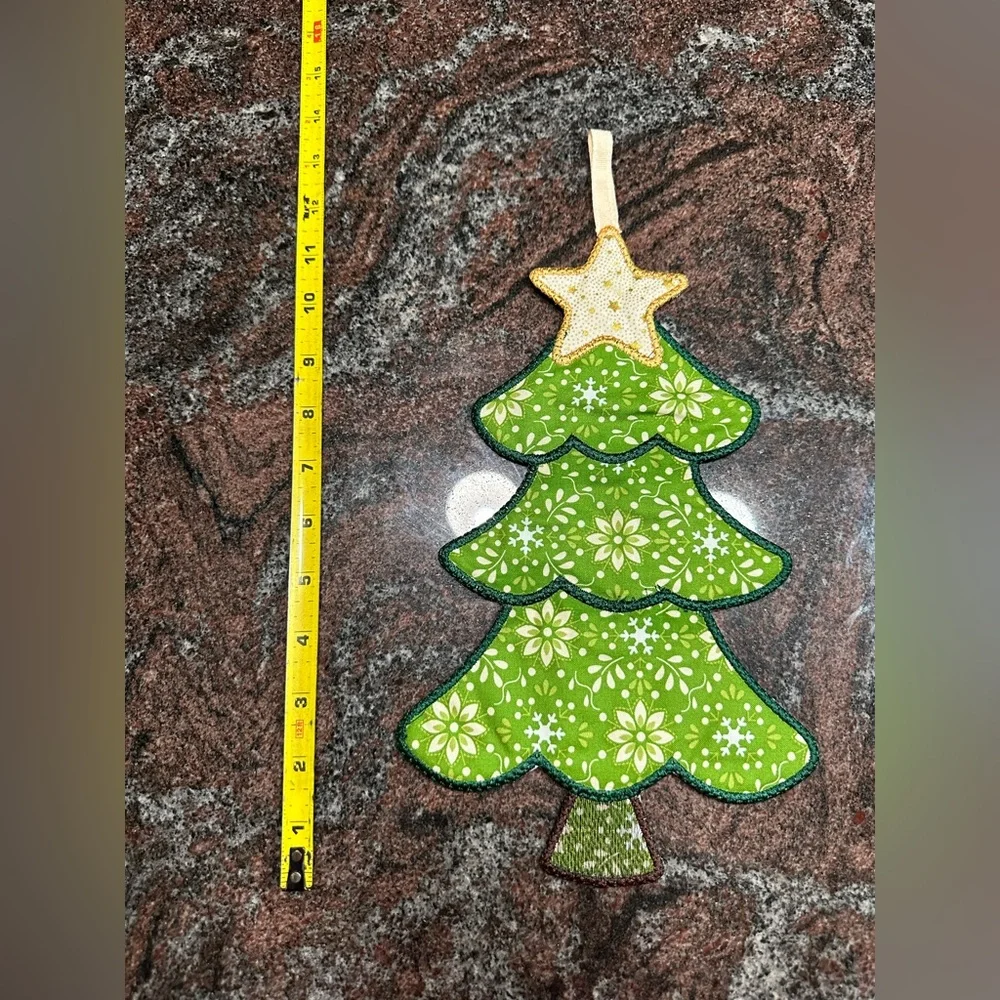 Handmade quilted Christmas tree door hanging decoration - Picture 5 of 5